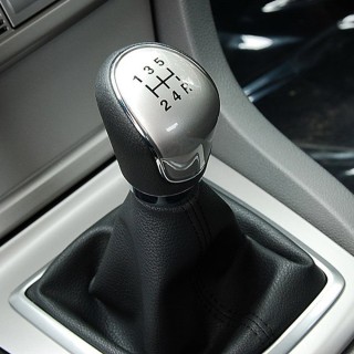 Pomo con Cuero 5 Marchas Ford Focus 2 2005-2011 C-Max Kuga Fiesta Color Gris